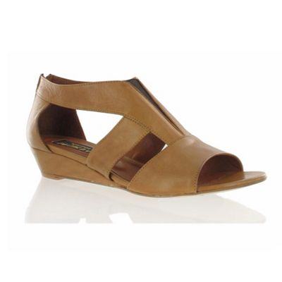 Tan gusset detail leather sandals