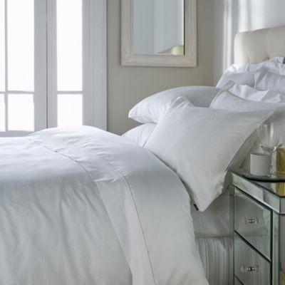 White glacier fashion bed linen