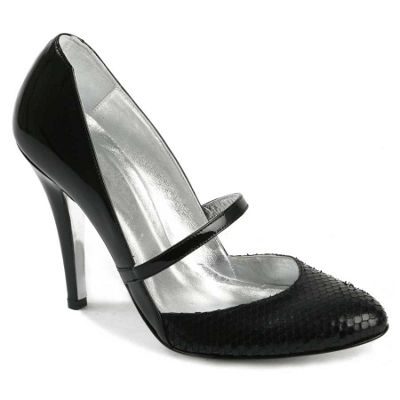 Black Caprini court shoes by Gil Carvalho