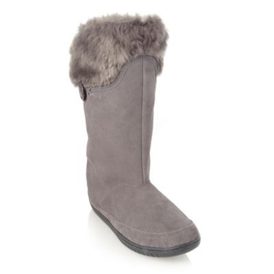 Snow boots