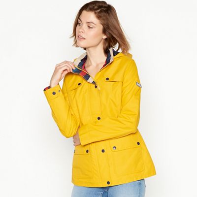 Maine New England - Dark yellow rain resistant jacket
