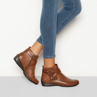 Good for the Sole - Brown 'Genny' buckle detail wide fit Chelsea boots