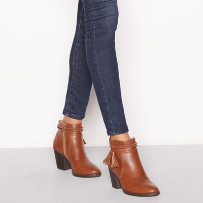 Mantaray - Tan tassel block heel ankle boot