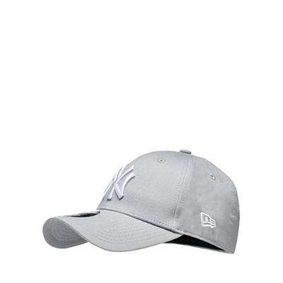 Yankee - Grey embroidered baseball hat