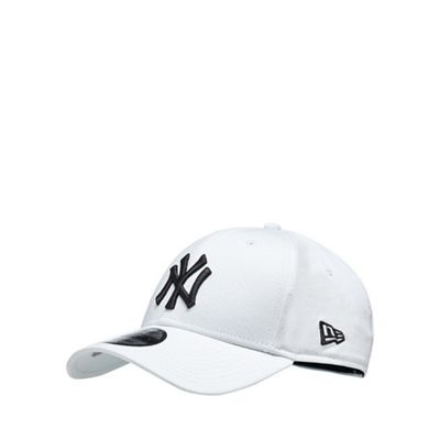 Yankee - White embroidered baseball hat
