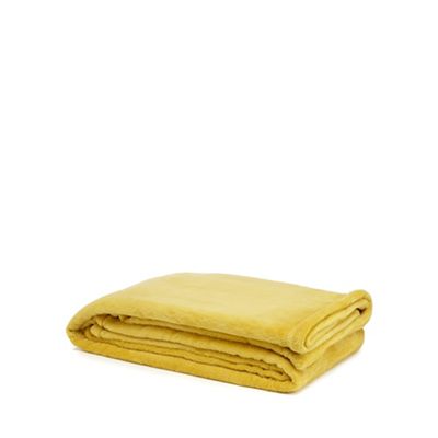 Home Collection Basics - Yellow fleece throw