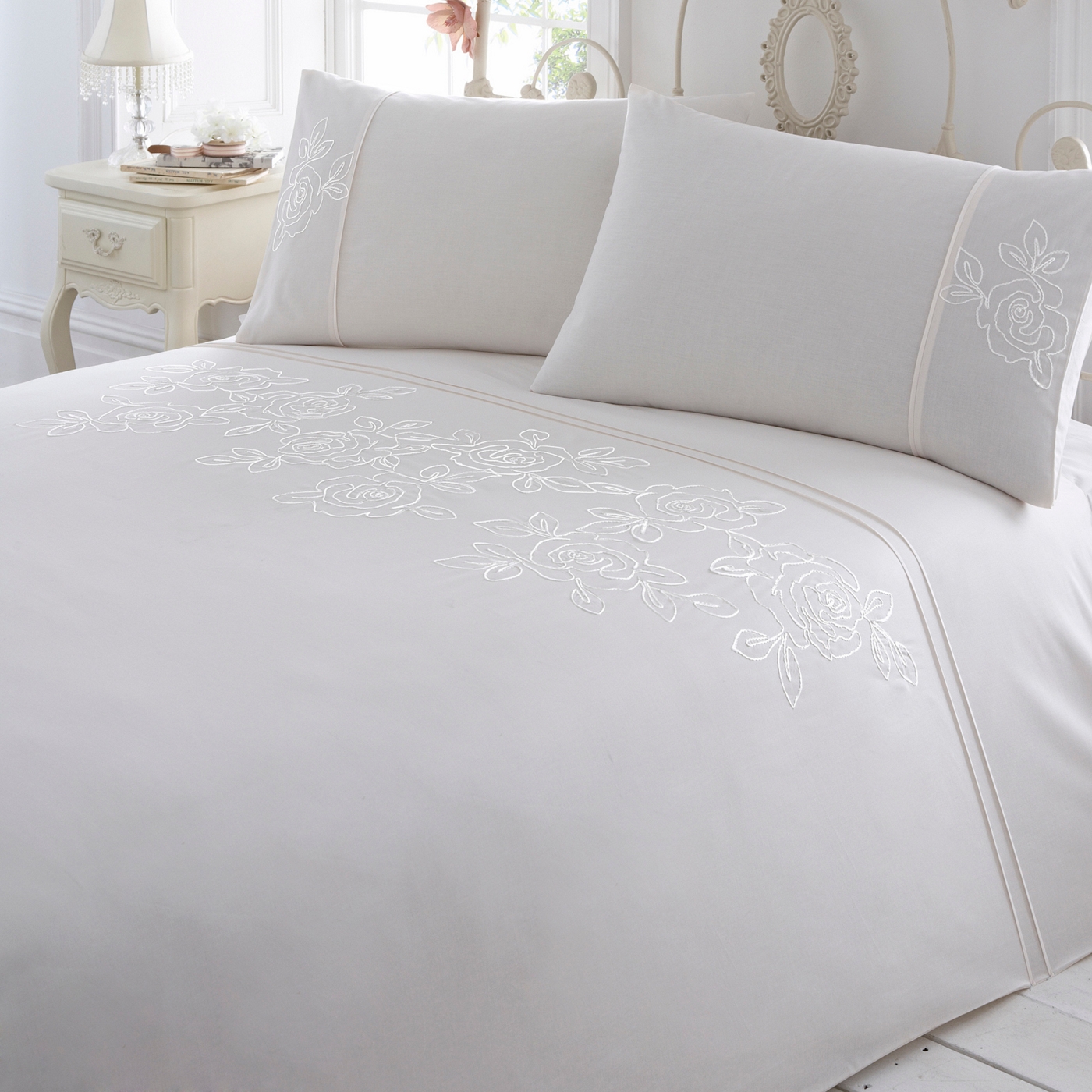 Ivory Victoria bedding set